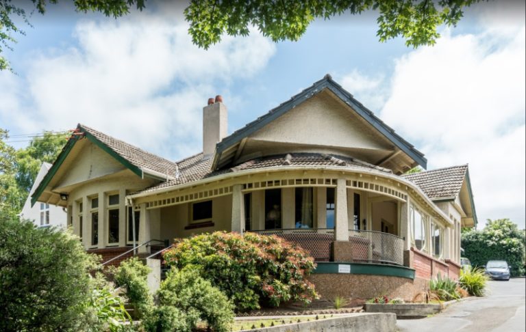 manor house hostel in dunedin